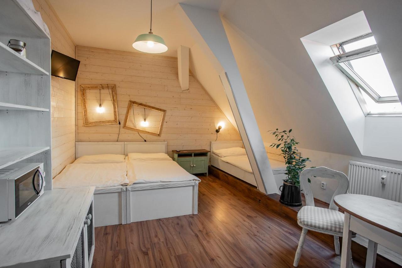 Penzion Statek Bernard Královské Poříčí Exteriör bild