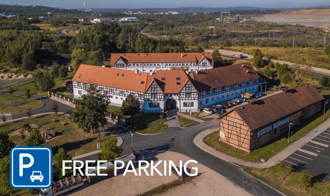 Penzion Statek Bernard Královské Poříčí Exteriör bild